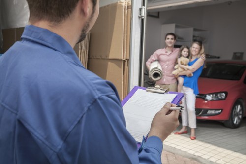 Local movers helping a home move in Woodside Park